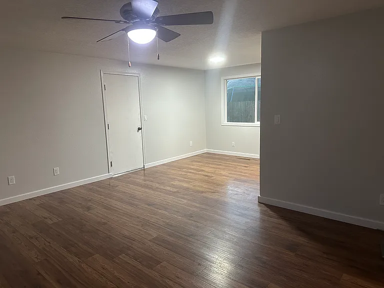 215 Brandywine Ct — Photo 2