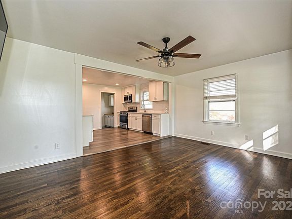 3rd image of 4804 Charleston Dr