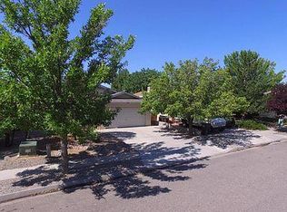 628 Santa Fe Meadows Dr NE, Rio Rancho, NM 87144