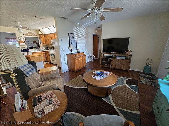 4th image of 132 Parkview Cir