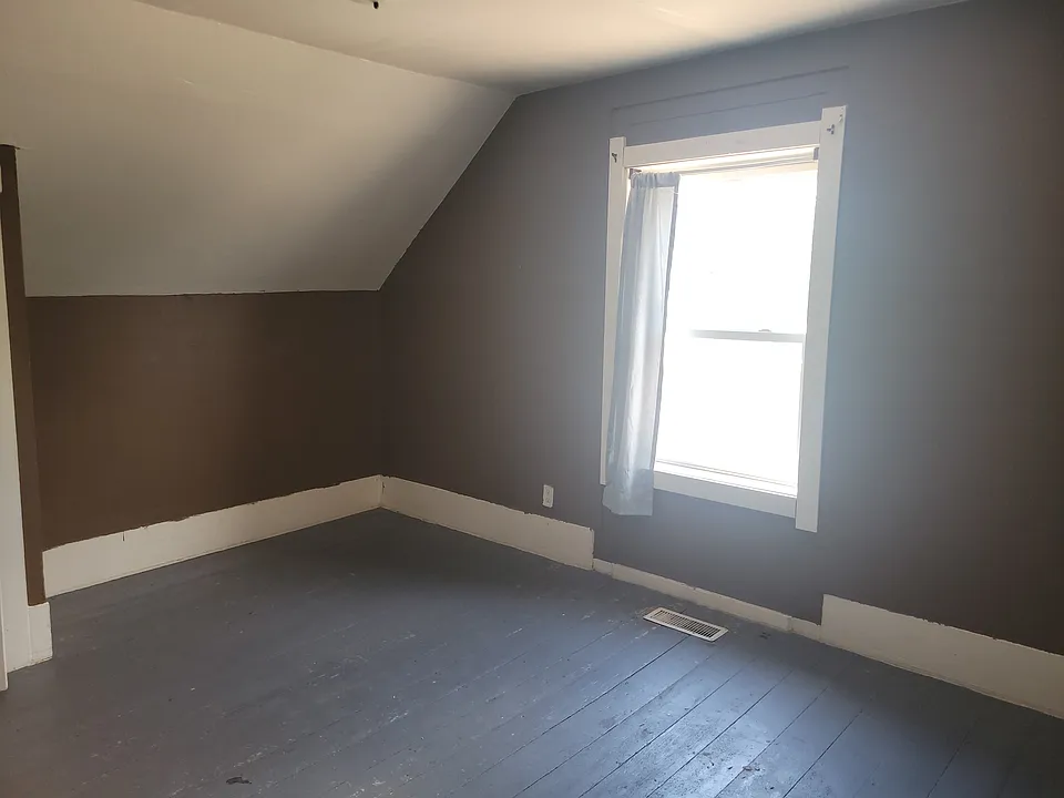 109 1/2 Saint Anne St #1