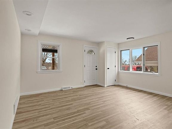 2nd image of 613 E Lexington Ave