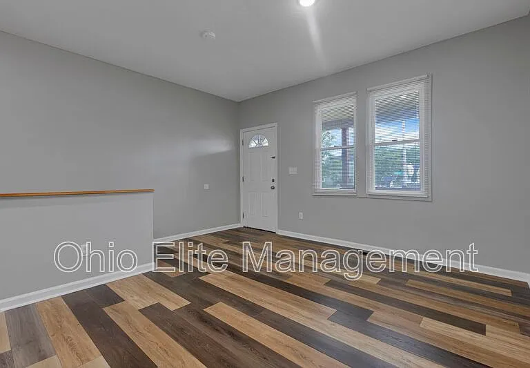 2023 Sullivant Ave — Photo 7