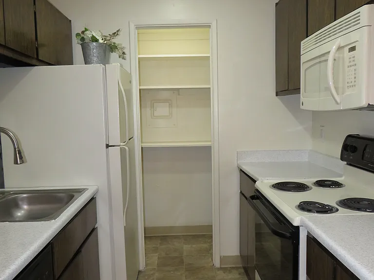 Shadowtree Apartment Homes — Photo 75