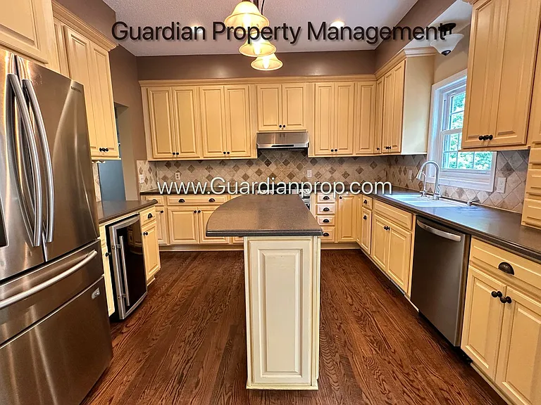 4046 Albany Cir — Photo 4