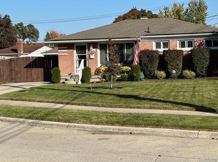 634 Michelle Ct E, Garden City, MI 48135