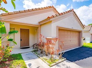 1530 Canary Island Dr, Fort Lauderdale, FL 33327