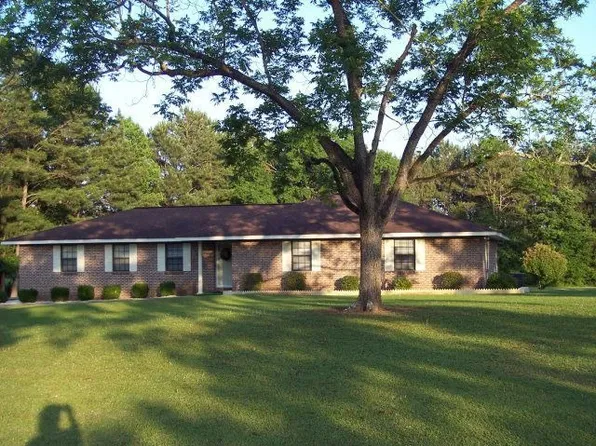 82 Carver Dr, Ozark, AL 36360