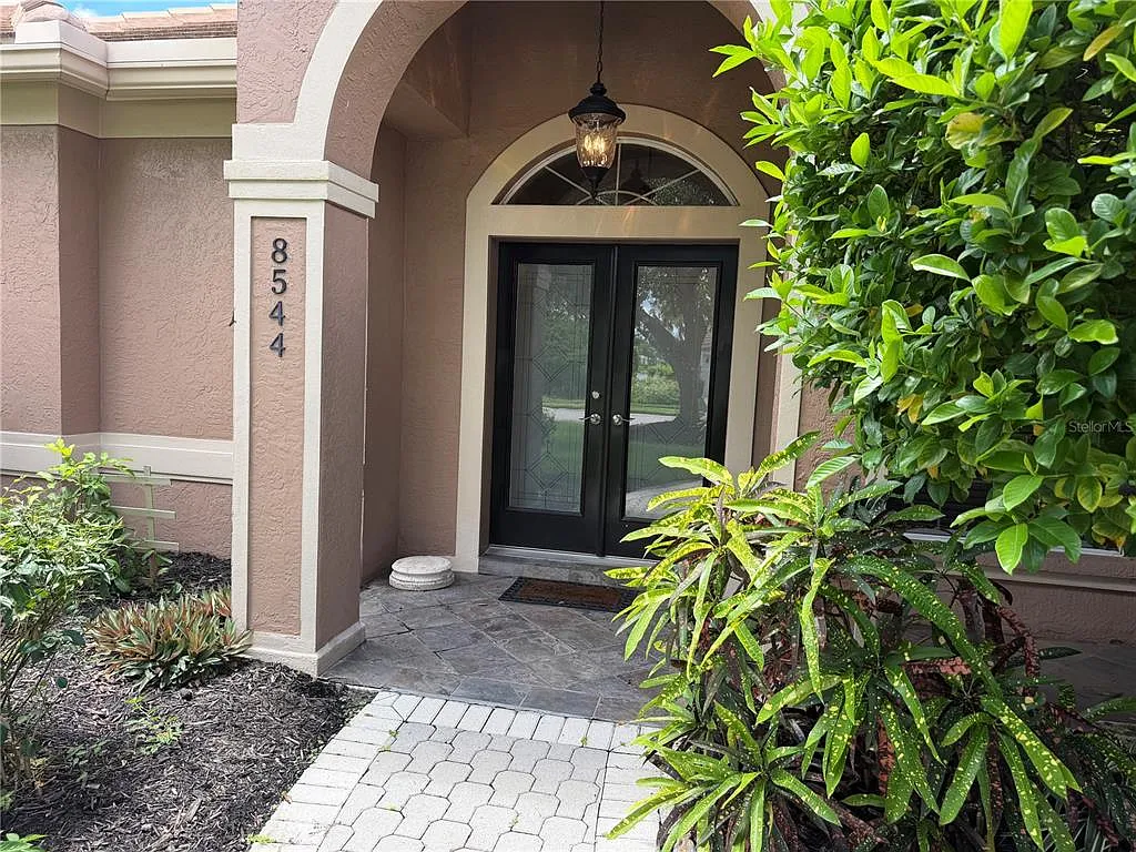 3 bed, 2.5 bath, 2517 sqft, $3,295 — Photo 1
