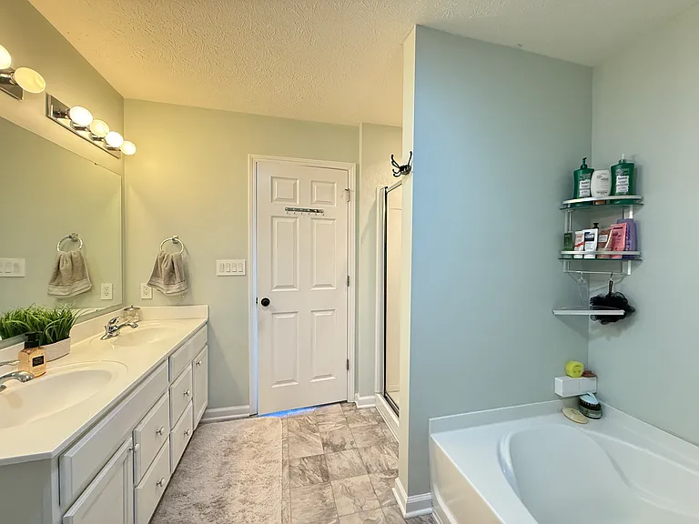 899 Briarstone Dr — Photo 10