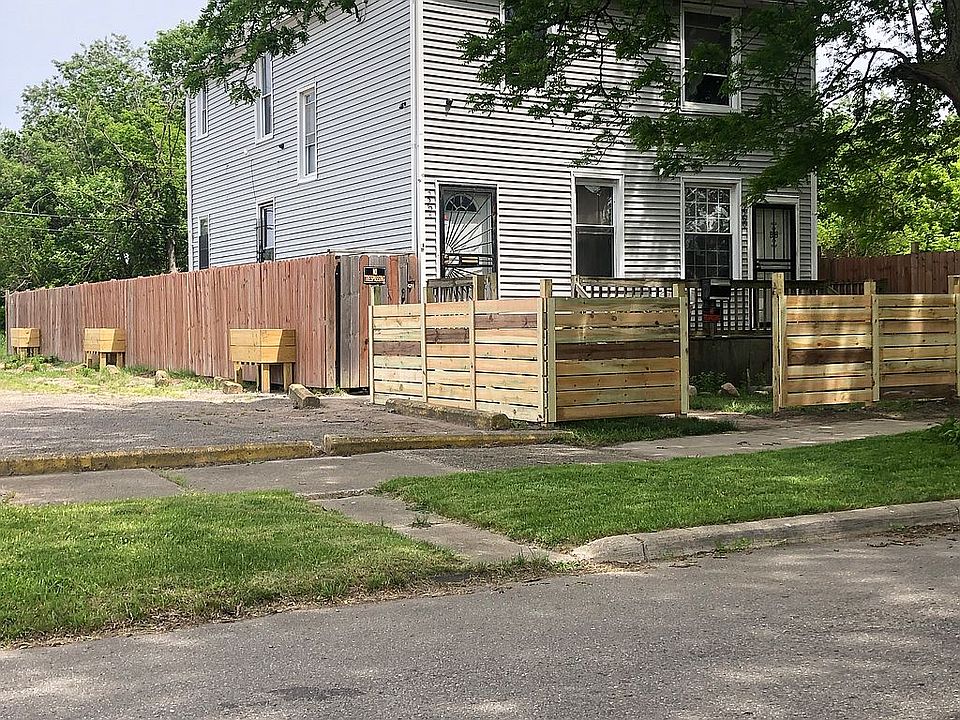 2nd image of 5560 Helen St