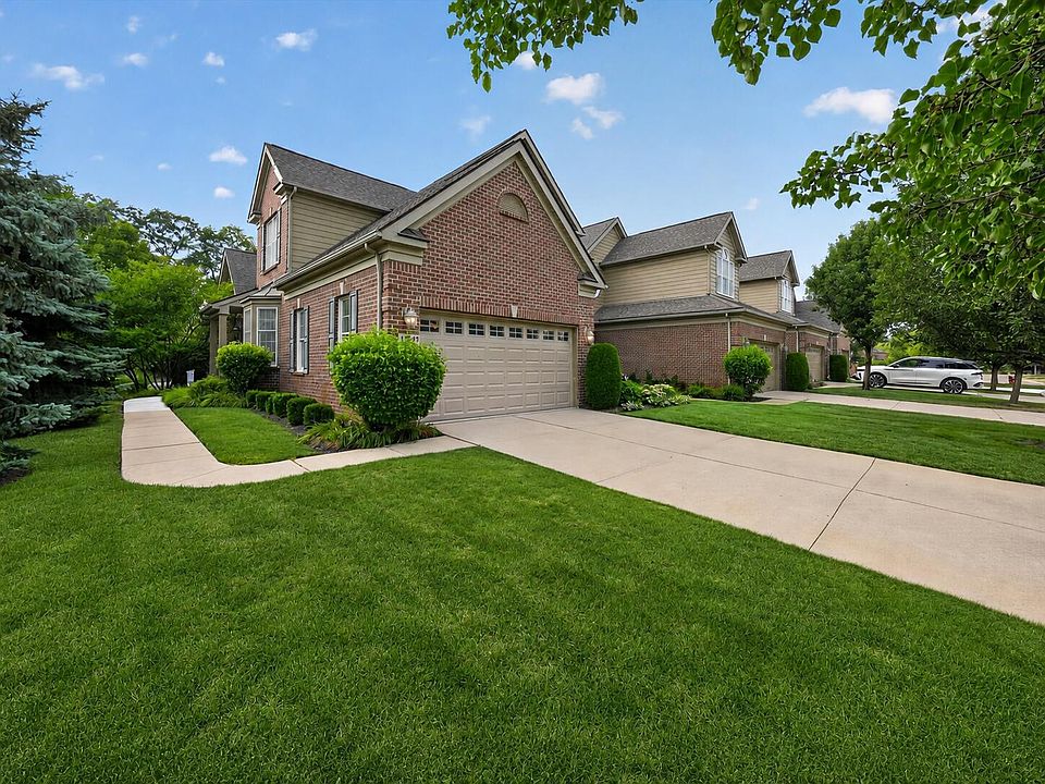 44742 Broadmoor Cir N, photo 2