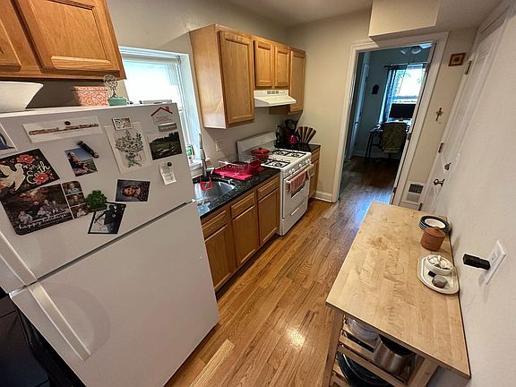 3rd image of 1609 Bainbridge St #3RDFL