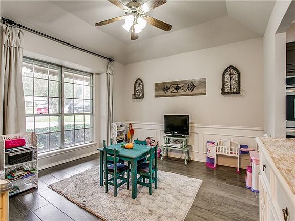 5th image of 3208 Fox Hill Dr