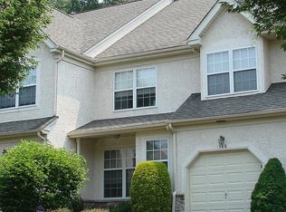 146 Green Valley Cir, Dresher, PA 19025