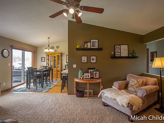 3rd image of 6867 Kuttshill Dr NE