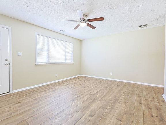 4th image of 849 Hartz Dr