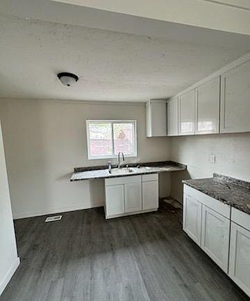 4th image of 702 Rice Ave