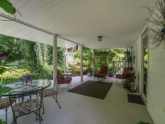 5th image of 25 Langford Ave