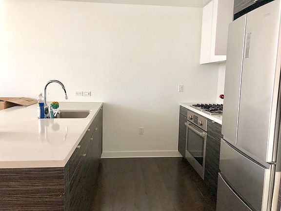 4th image of 1688 Pine St #1003