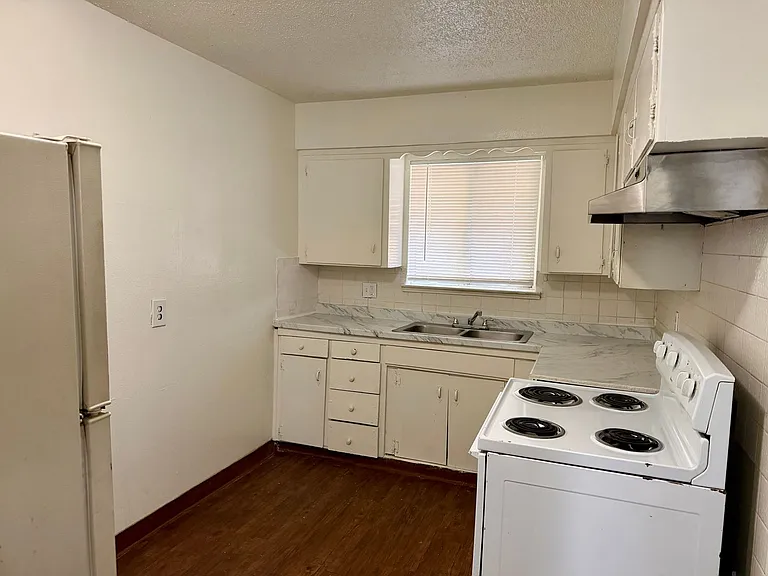 489 S Backer Ave — Photo 6