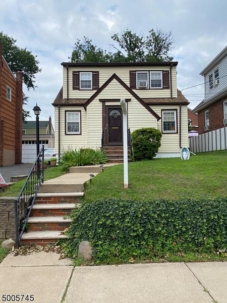 1st image of 22 Hill St #24