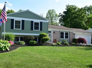 26937 Southwood Ln, Olmsted Twp, OH 44138