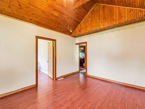3rd image of 118 Teddy Ave