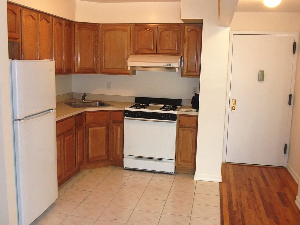 1st image of 5208 Roosevelt Ave APT 4R