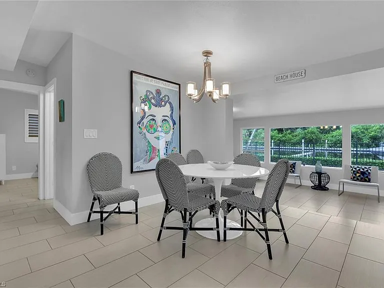 2048 Harbor Ln — Photo 10
