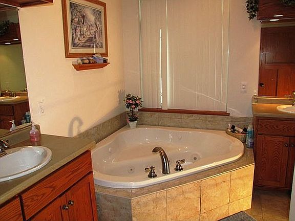 4th image of E4024 Sunset Hill Ct