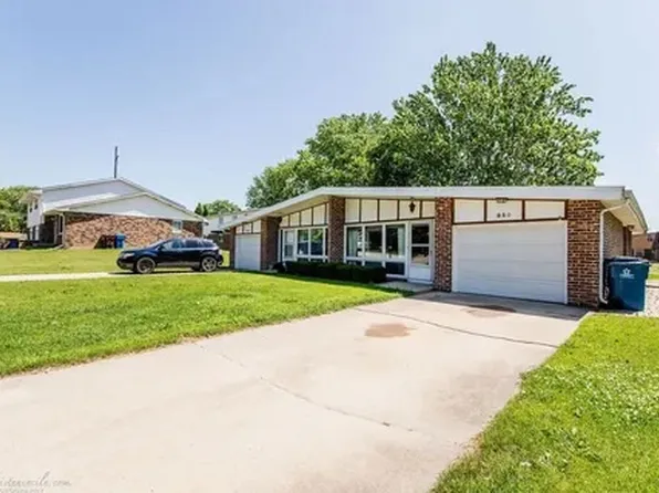 950 Heritage Dr, Bourbonnais, IL 60914