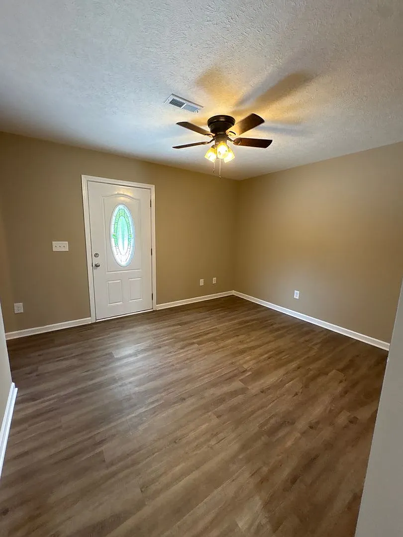 1/2 OFF 1st MONTH!!...Modern Townhome Available Now in Tullahoma — Photo 4