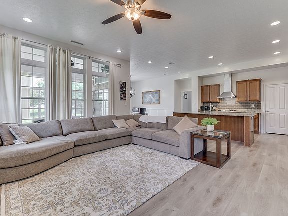 5th image of 6258 Royal Alley Pl