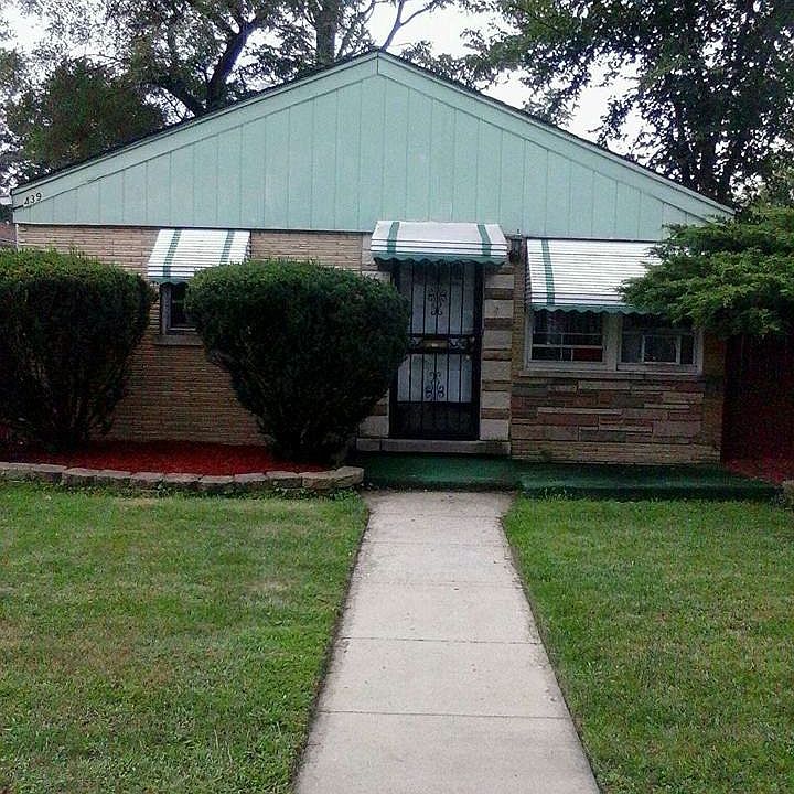 2nd image of 439 W 126th St #House