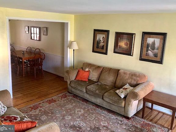 4th image of 2334 Bond Ave