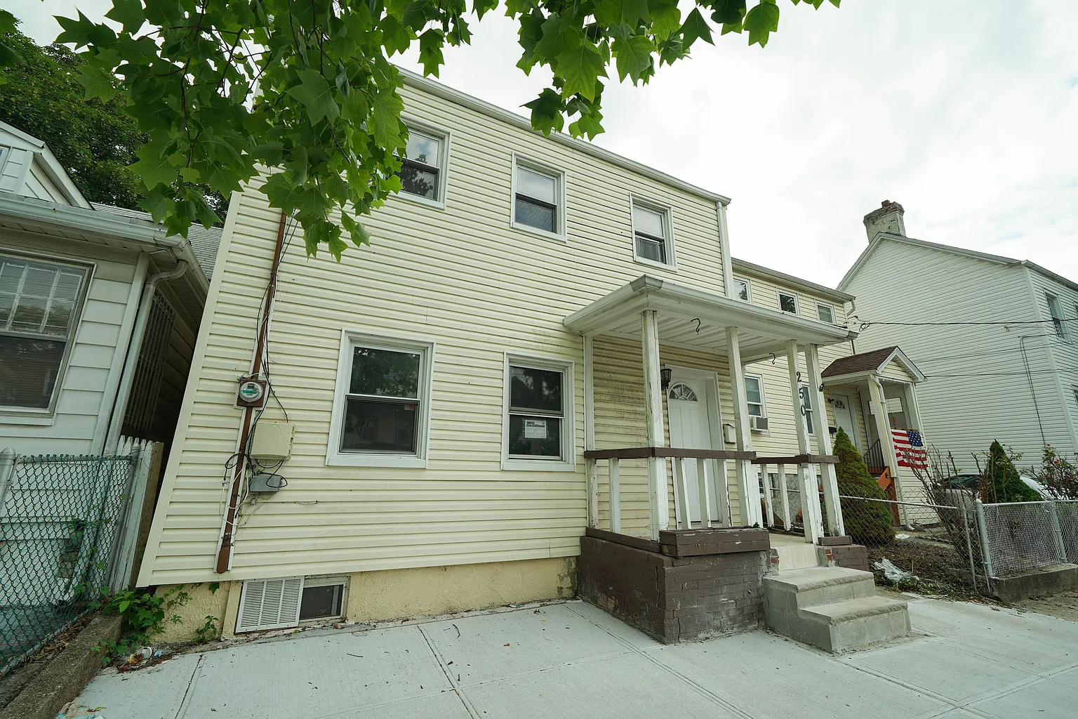 250 Gordon St photo 1