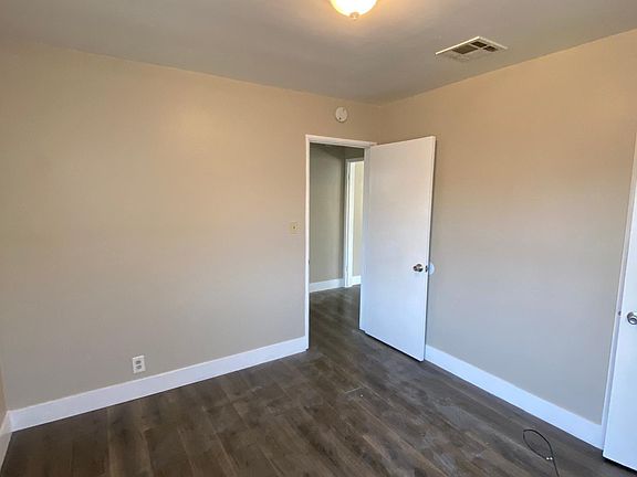4th image of 10908 S Grevillea Ave #1/2