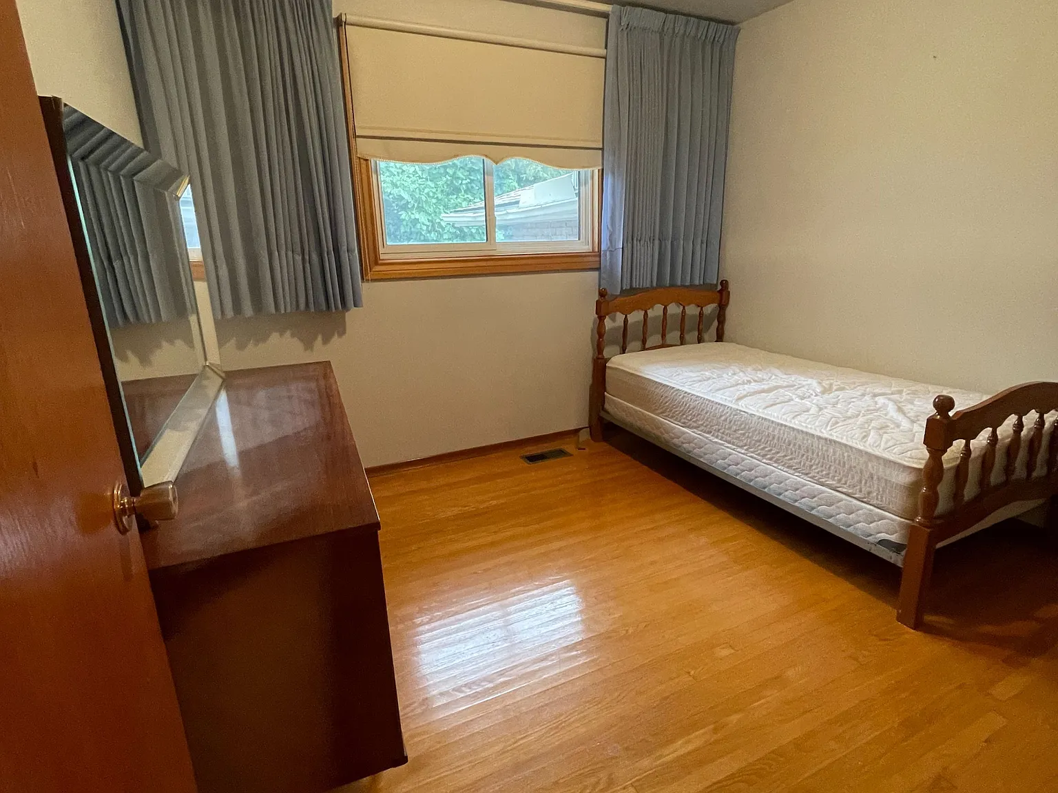 3 bed, $3,290 — Photo 2
