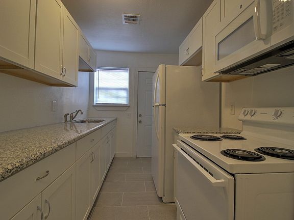 5th image of 1004 NE 19th St