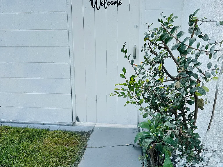 Ocana Ave — Photo 20