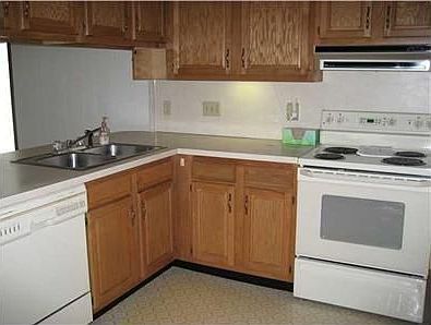 3rd image of 4999 Comstock Dr
