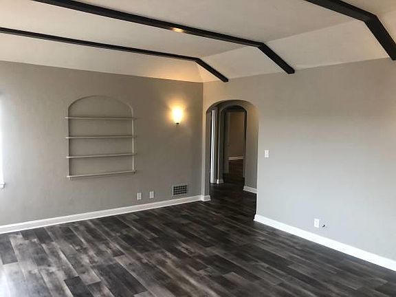 5th image of 1640 Gum St