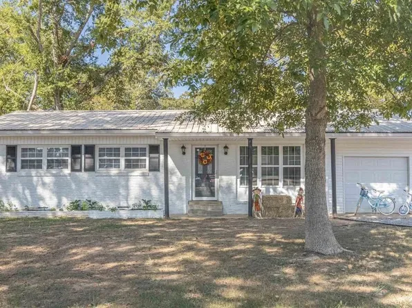 790 Peach St, Selmer, TN 38375