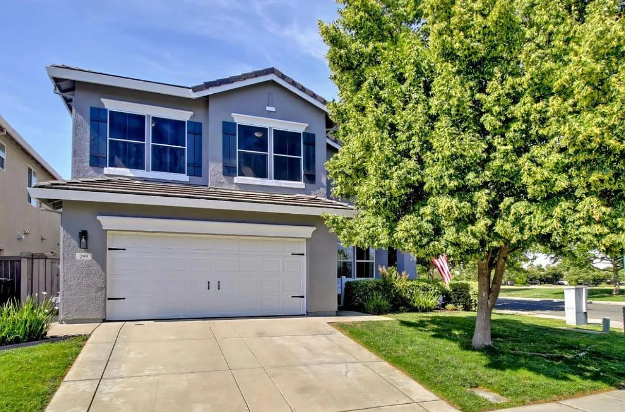 5 bed, 2137 sqft, $3,200 — Photo 1