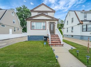 76 Cambridge St, Valley Stream, NY 11581