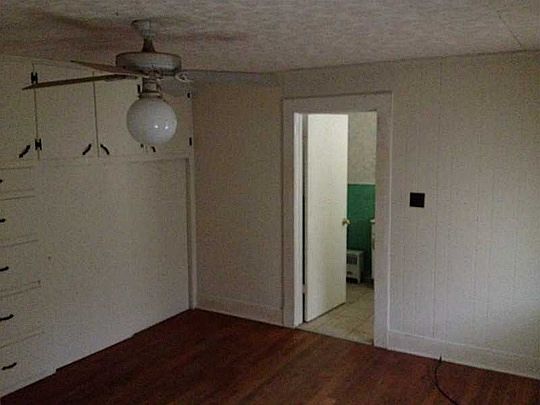 4th image of 1045 Avenue J