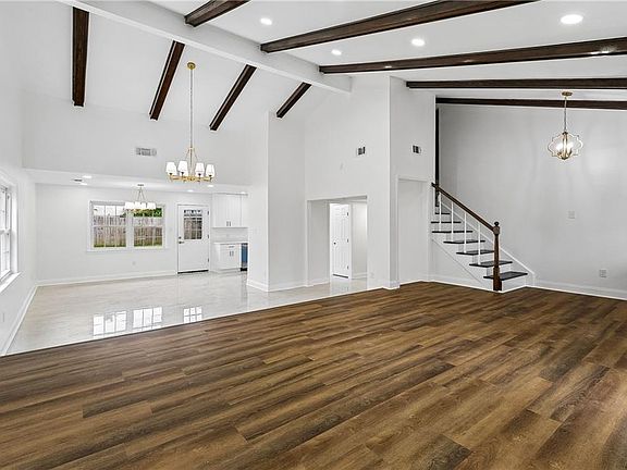 3rd image of 409 Lynnmeade Rd