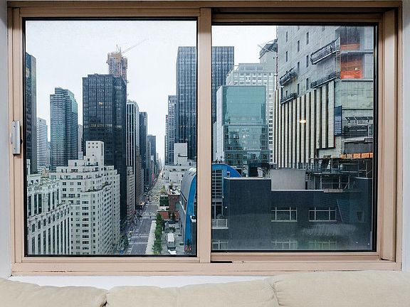 3rd image of 106 Central Park S APT 21I