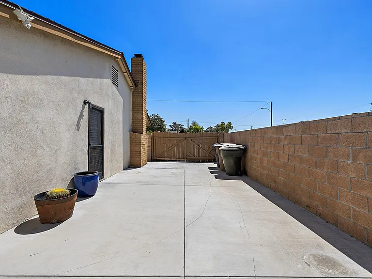 629 S Vicki Ln — Photo 17